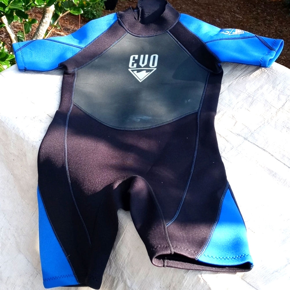 EVO LARGE Kid's Shorty Wet Suit with Measurements!